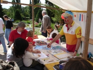 Kunstmarkt des Kulturamt Steglitz-Zehlendorf im Botanischen Garten Berlin / Kinderprogramm mit Kemal Can. Foto: Stefan Martinkat / Kulturamt Steglitz-Zehlendorf Kunstmarkt des Kulturamt Steglitz-Zehlendorf im Botanischen Garten Berlin / Kinderprogramm mit Kemal Can. Foto: Stefan Martinkat / Kulturamt Steglitz-Zehlendorf